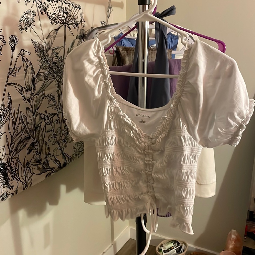XL white cropped ruffle shirt